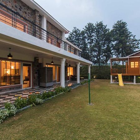 Stayvista At The Banyan Abode With Pool Table, Pet Friendly & Outdoor Pool Manesar Buitenkant foto