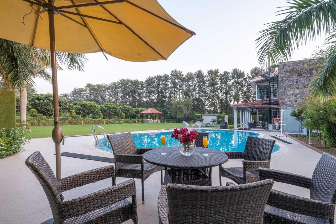 Stayvista At The Banyan Abode With Pool Table, Pet Friendly & Outdoor Pool Manesar Buitenkant foto
