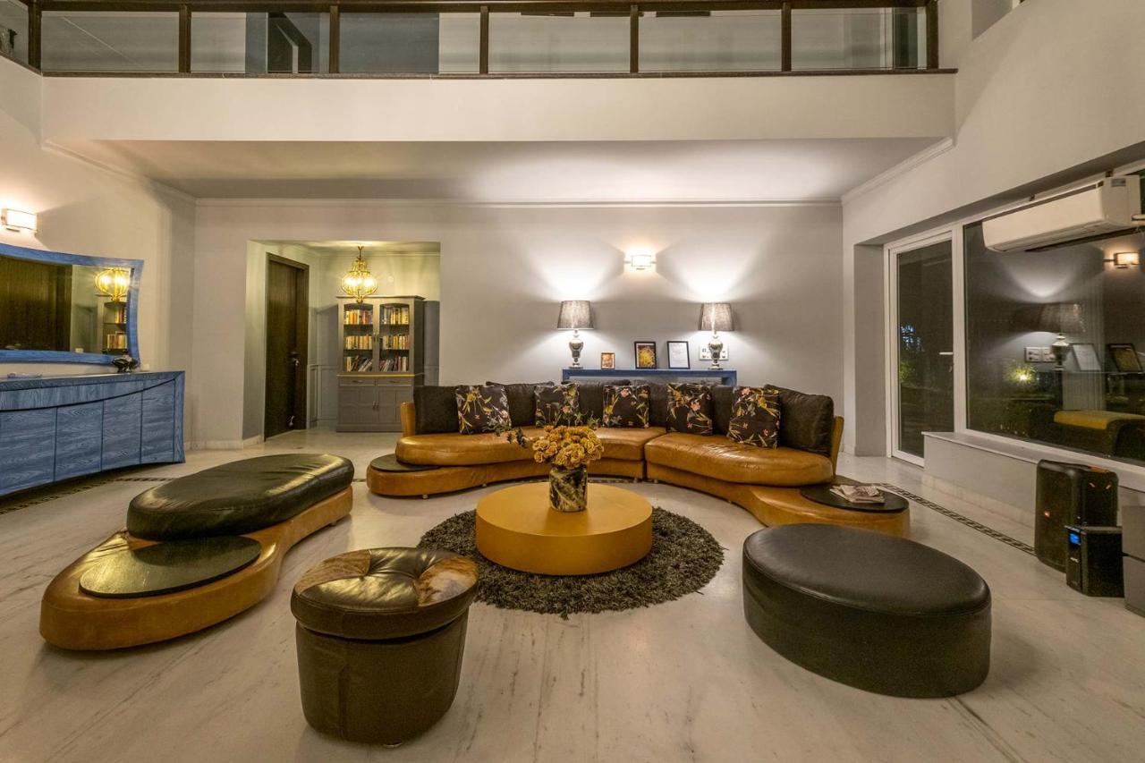 Stayvista At The Banyan Abode With Pool Table, Pet Friendly & Outdoor Pool Manesar Buitenkant foto