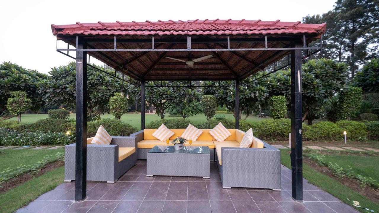 Stayvista At The Banyan Abode With Pool Table, Pet Friendly & Outdoor Pool Manesar Buitenkant foto