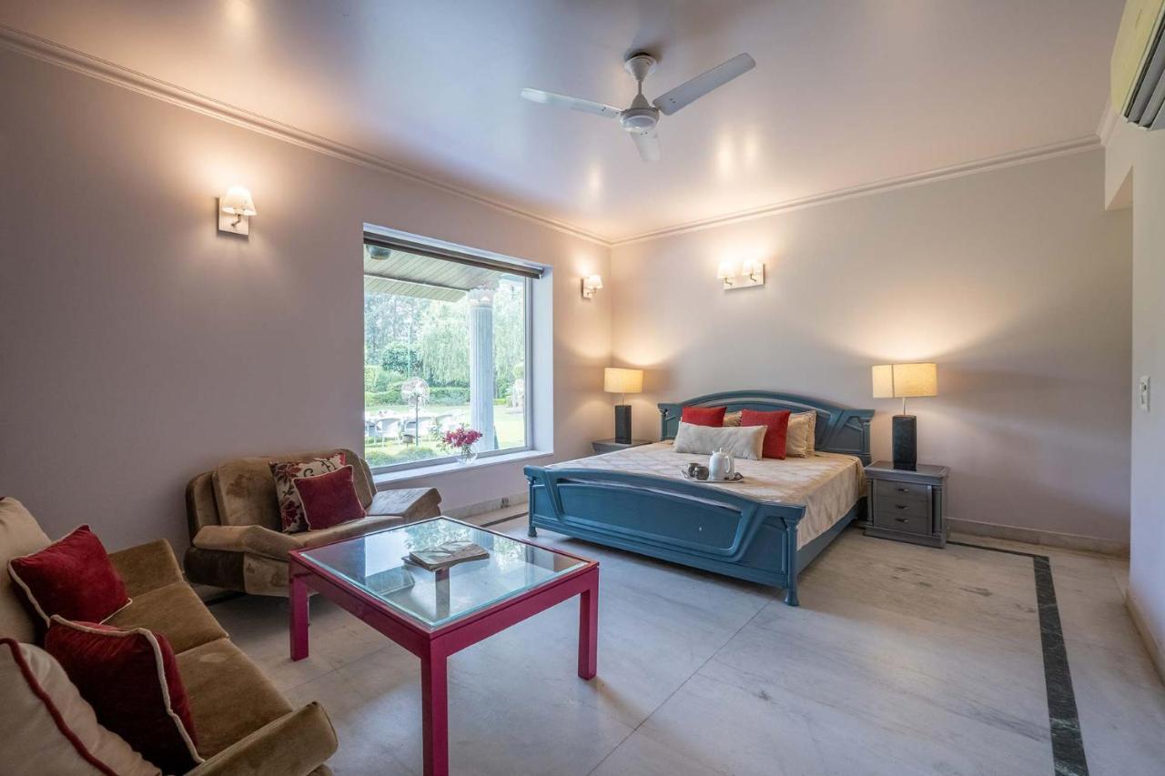 Stayvista At The Banyan Abode With Pool Table, Pet Friendly & Outdoor Pool Manesar Buitenkant foto