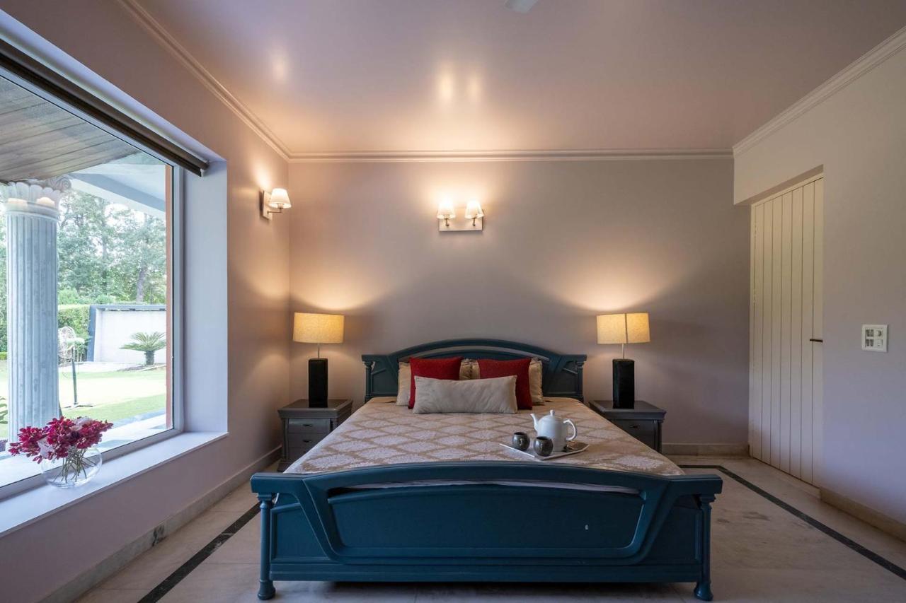 Stayvista At The Banyan Abode With Pool Table, Pet Friendly & Outdoor Pool Manesar Buitenkant foto