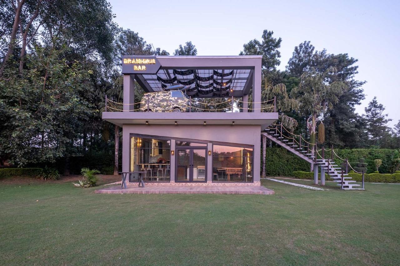 Stayvista At The Banyan Abode With Pool Table, Pet Friendly & Outdoor Pool Manesar Buitenkant foto